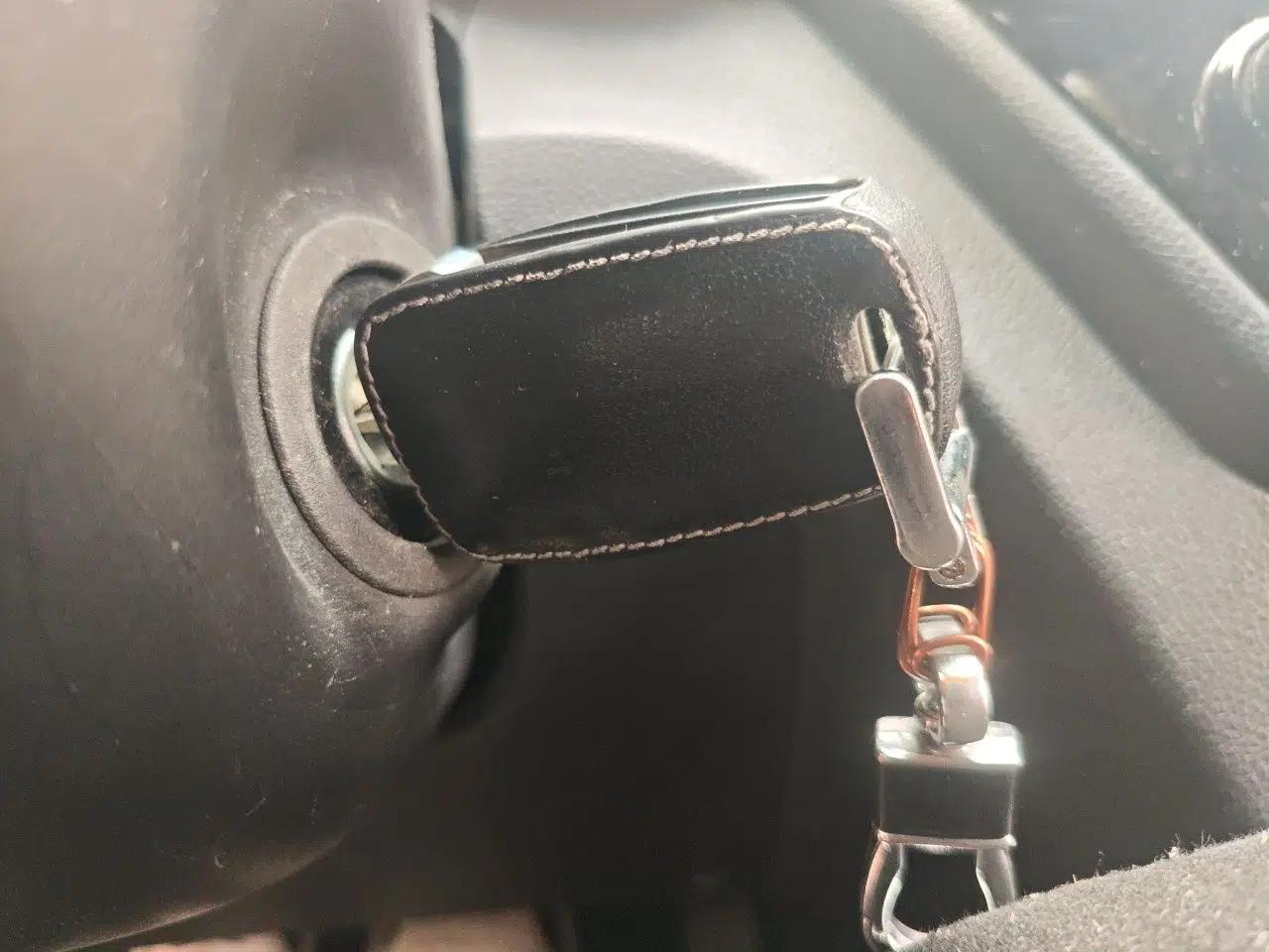 Kia K2 2015 Sedan 1.4L MT TOP — миниатюра 9