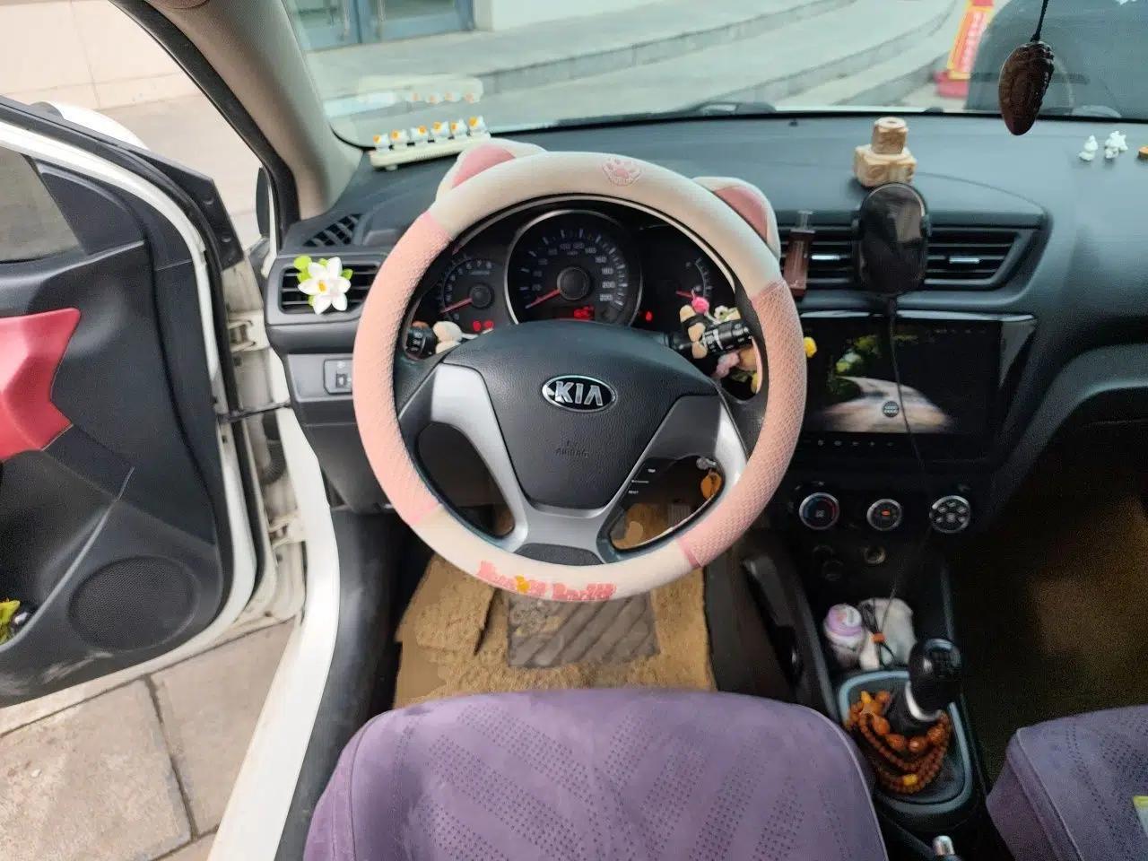 Kia K2 2015 Hatchback 1.4L MT GLS Cool Edition — миниатюра 11