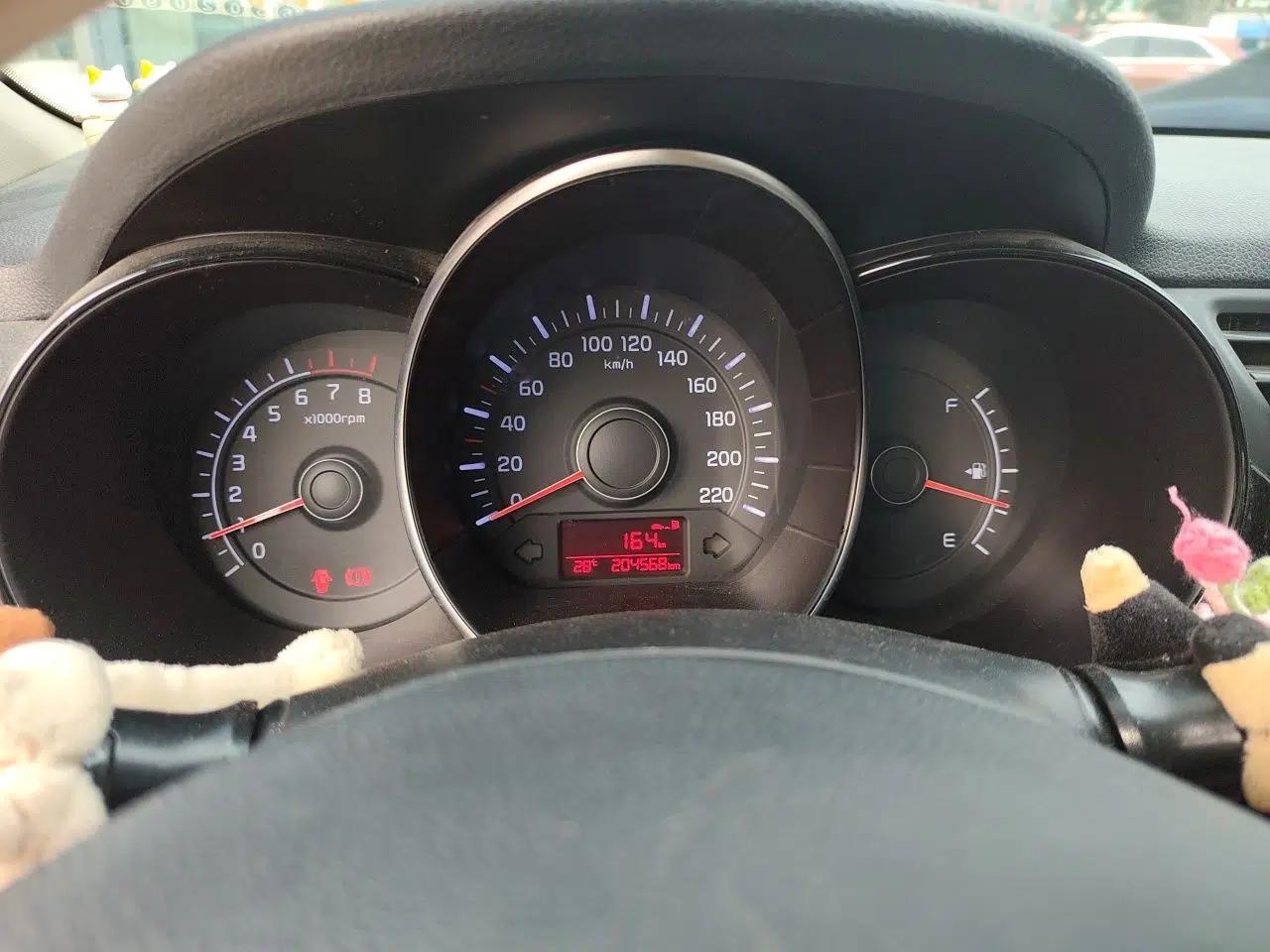 Kia K2 2015 Hatchback 1.4L MT GLS Cool Edition — миниатюра 12