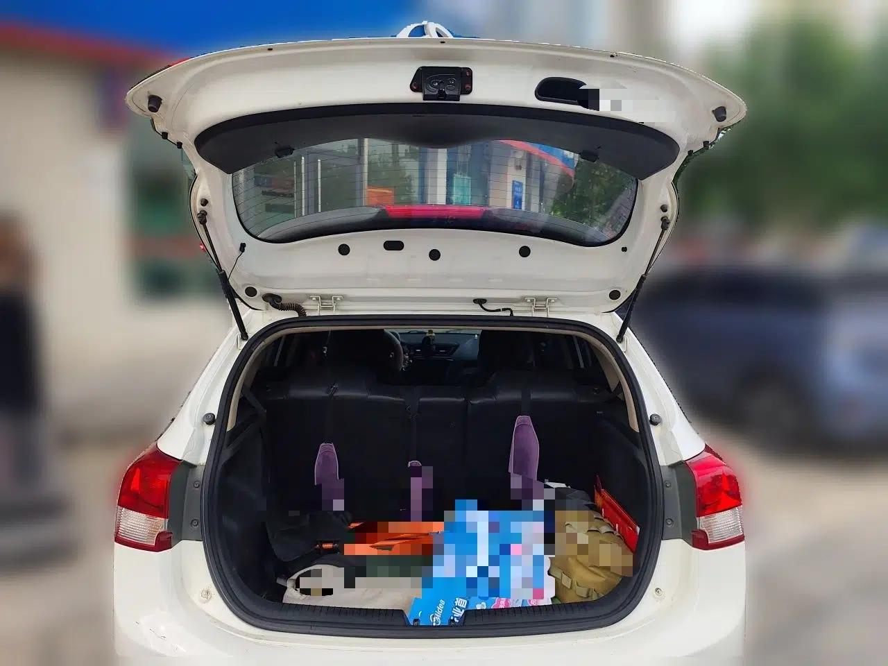 Kia K2 2015 Hatchback 1.4L MT GLS Cool Edition — миниатюра 20