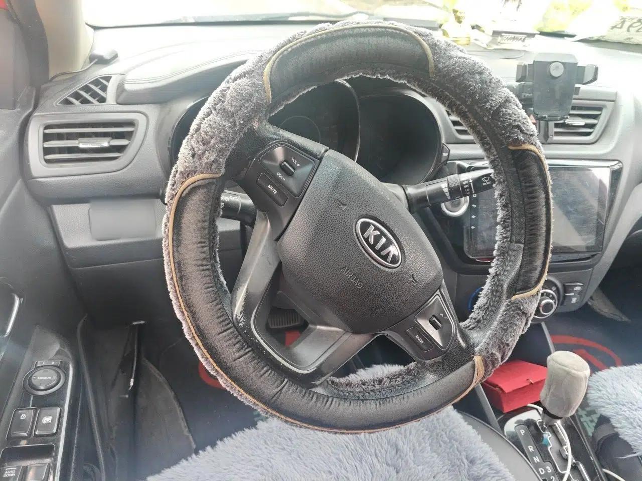 Kia K2 2011 Sedan 1.6L Automatic Transmission Premium — миниатюра 11