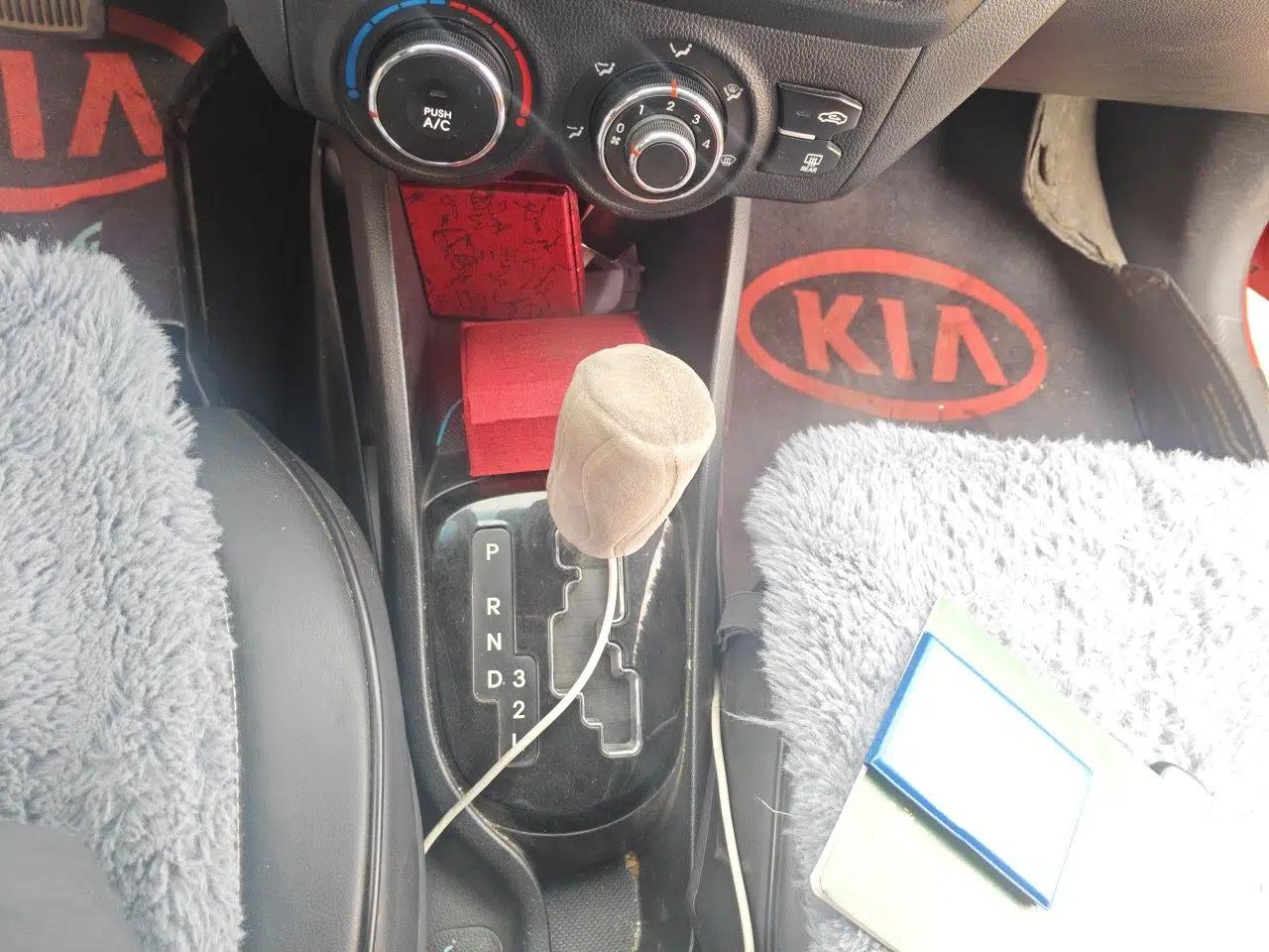 Kia K2 2011 Sedan 1.6L Automatic Transmission Premium — миниатюра 15