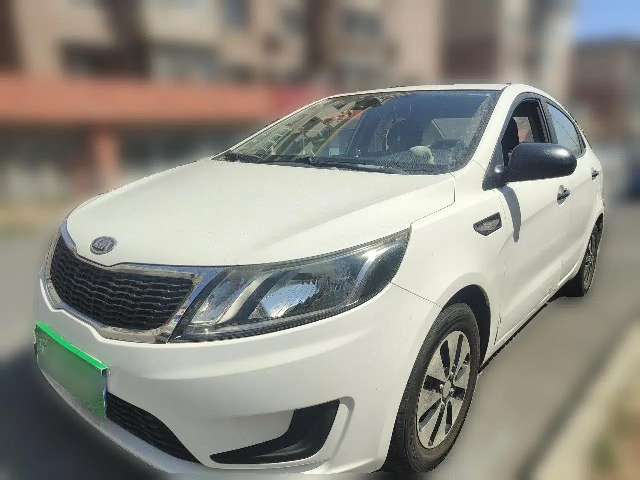 Kia K2 2012 Sedan 1.4L Automatic GLS Commemorative Edition — миниатюра 1