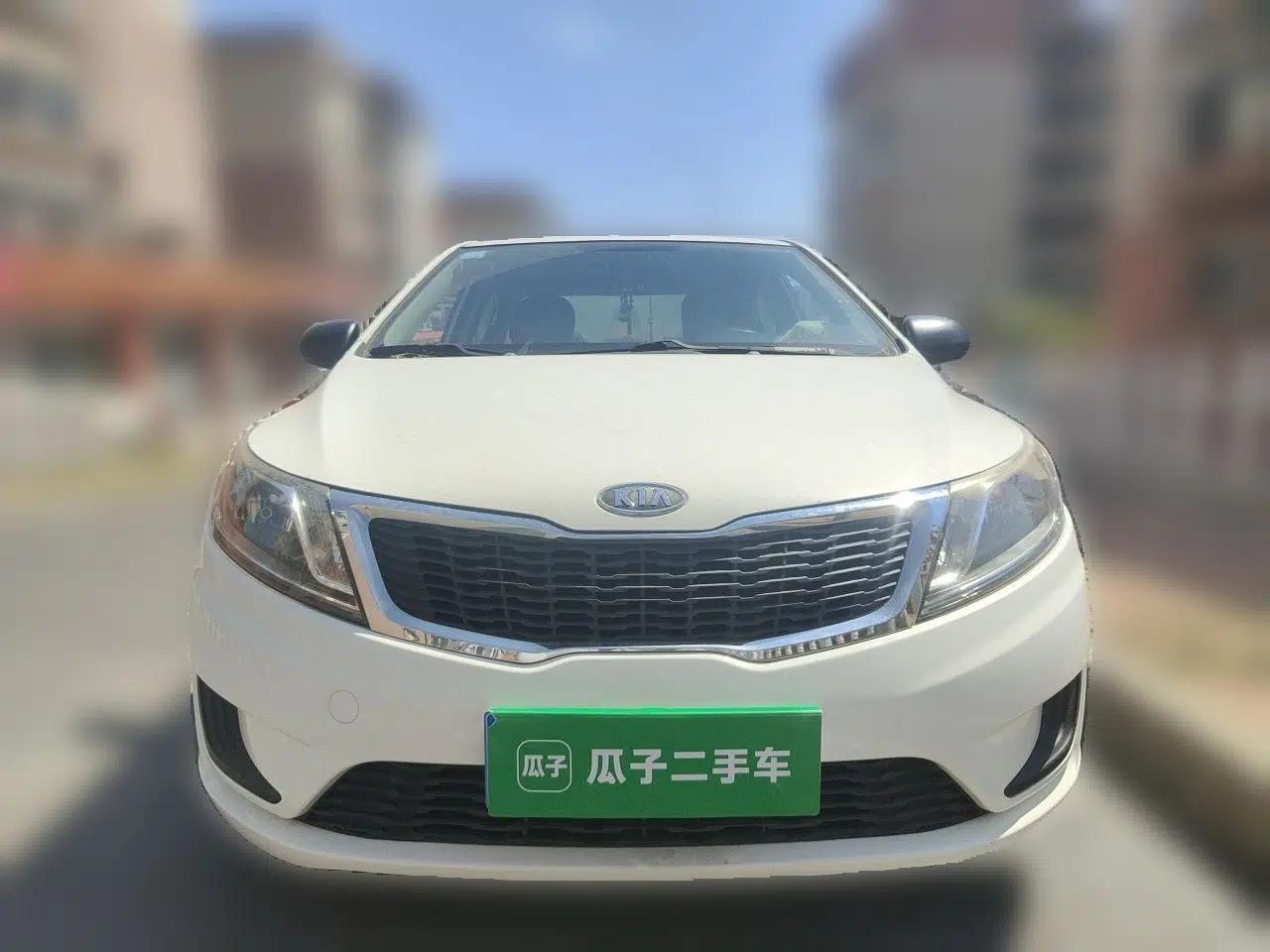 Kia K2 2012 Sedan 1.4L Automatic GLS Commemorative Edition — миниатюра 2