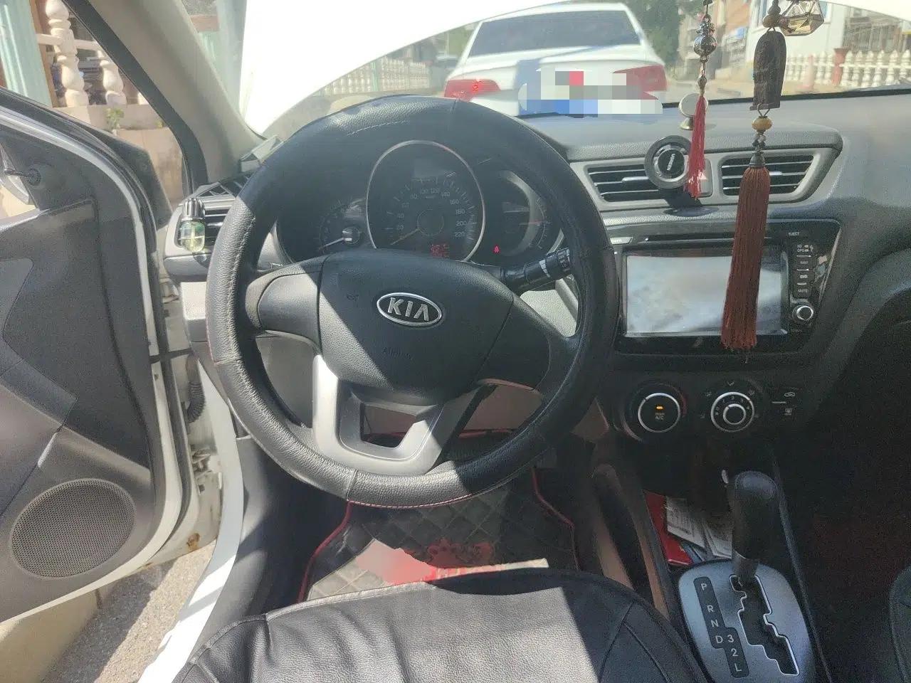 Kia K2 2012 Sedan 1.4L Automatic GLS Commemorative Edition — миниатюра 11