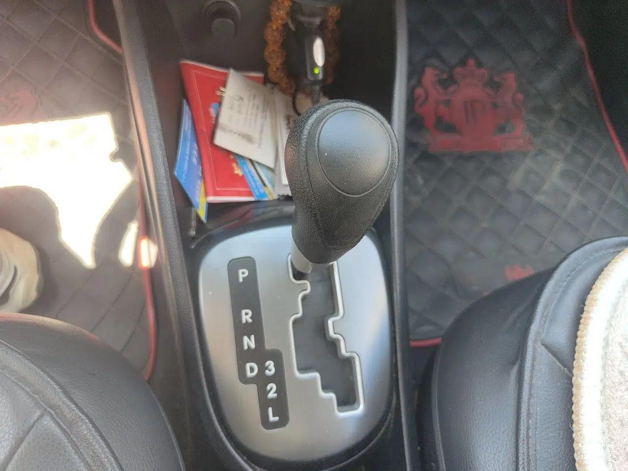 Kia K2 2012 Sedan 1.4L Automatic GLS Commemorative Edition — миниатюра 15