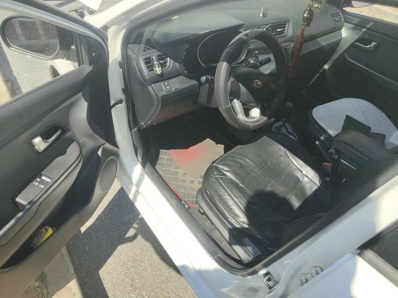 Kia K2 2012 Sedan 1.4L Automatic GLS Commemorative Edition — миниатюра 17