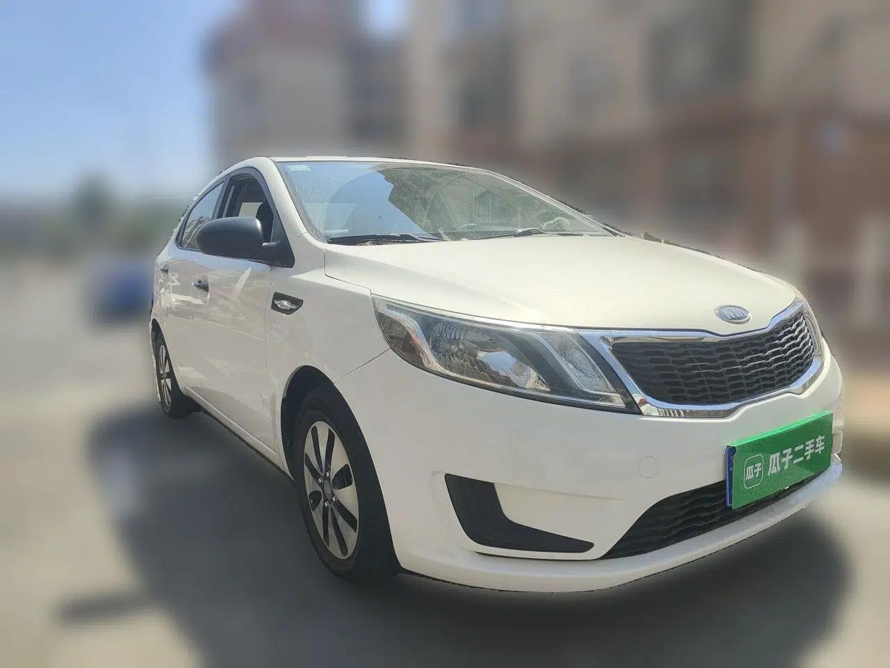 Kia K2 2012 Sedan 1.4L Automatic GLS Commemorative Edition — миниатюра 3