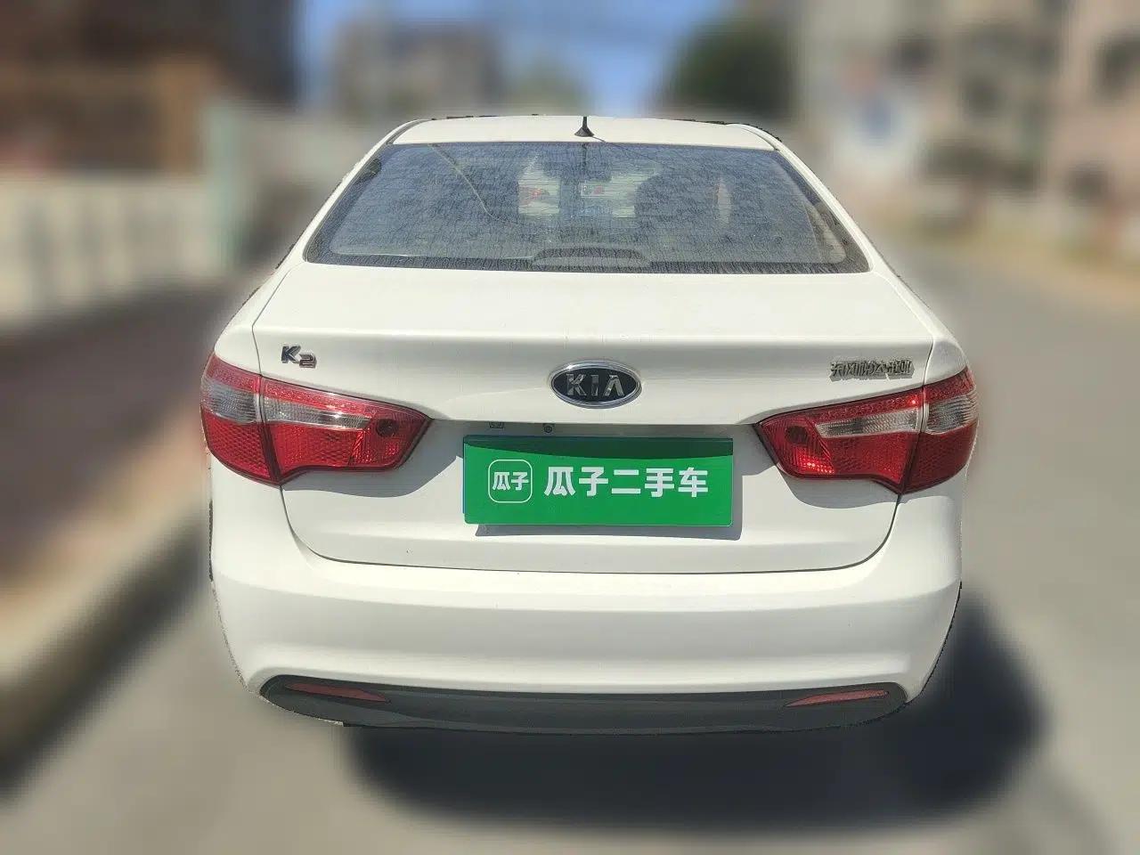 Kia K2 2012 Sedan 1.4L Automatic GLS Commemorative Edition — миниатюра 5