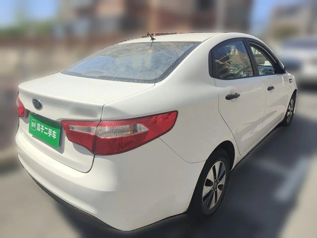 Kia K2 2012 Sedan 1.4L Automatic GLS Commemorative Edition — миниатюра 6