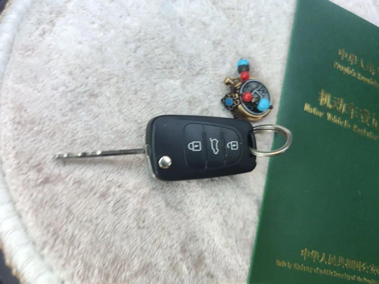 Kia K2 2012 Sedan 1.4L Automatic GLS Commemorative Edition — миниатюра 9