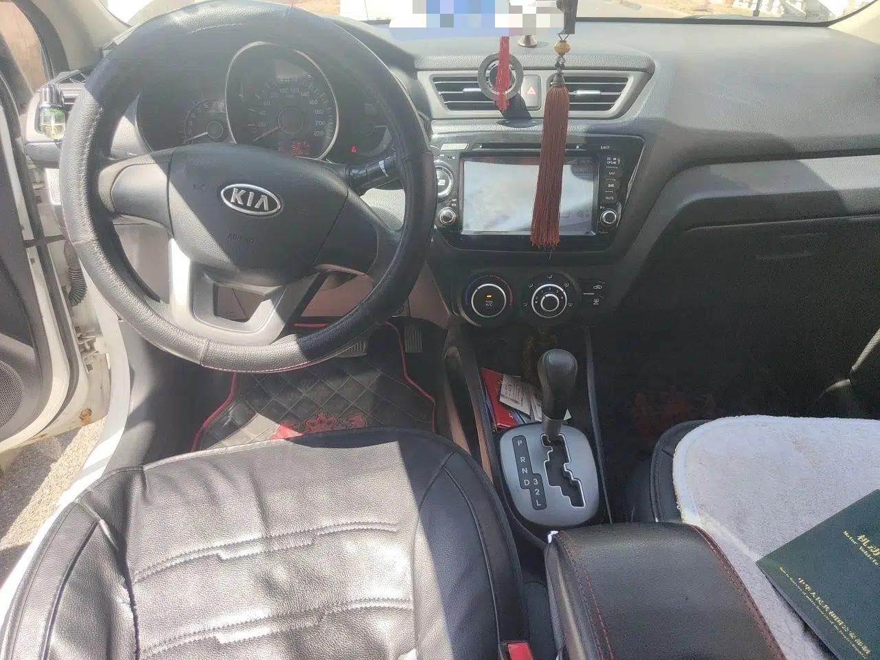 Kia K2 2012 Sedan 1.4L Automatic GLS Commemorative Edition — миниатюра 10