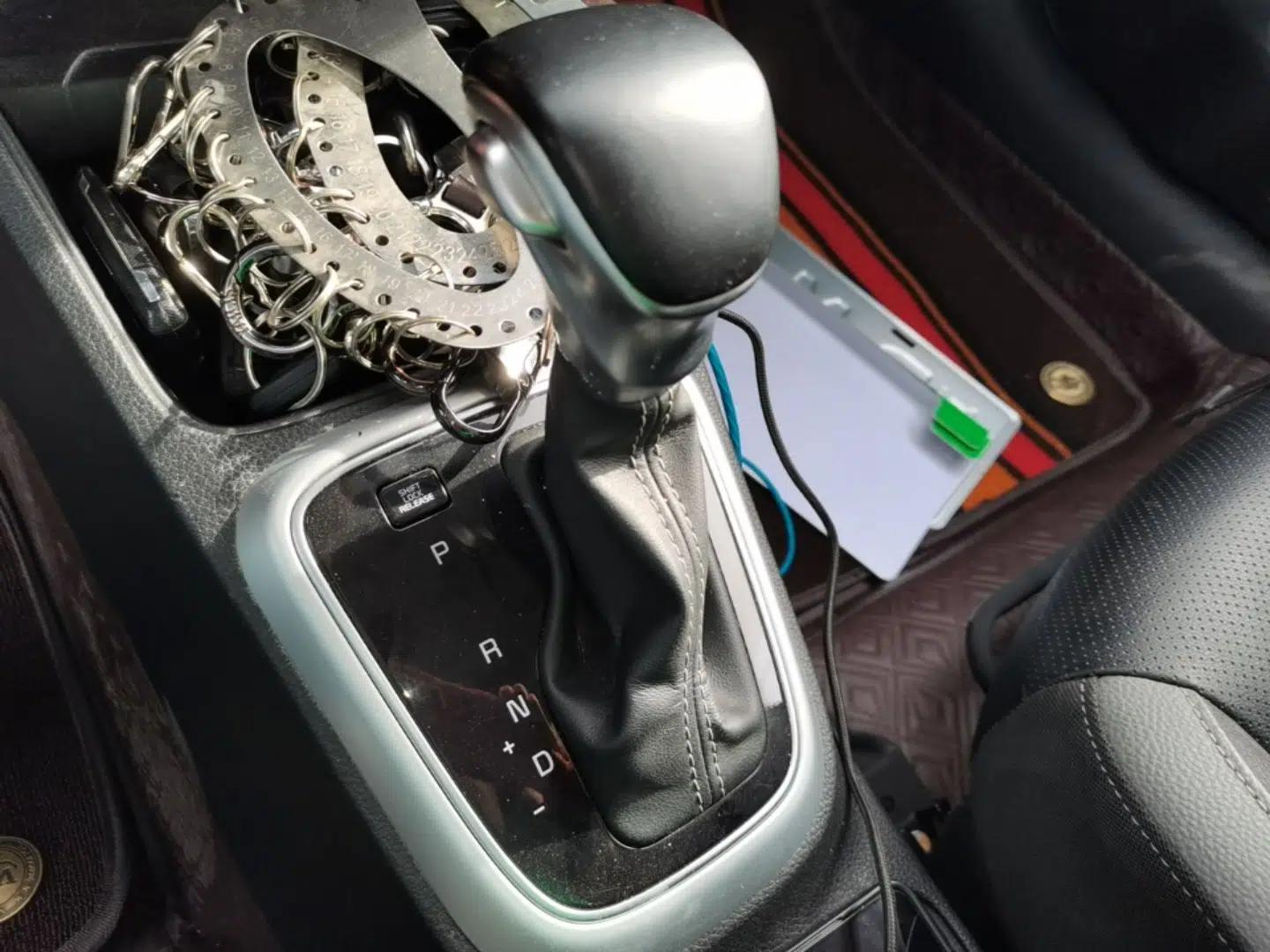 Kia kx1 Stonic 2019 1.4L Automatic Fun Edition China VI — миниатюра 17