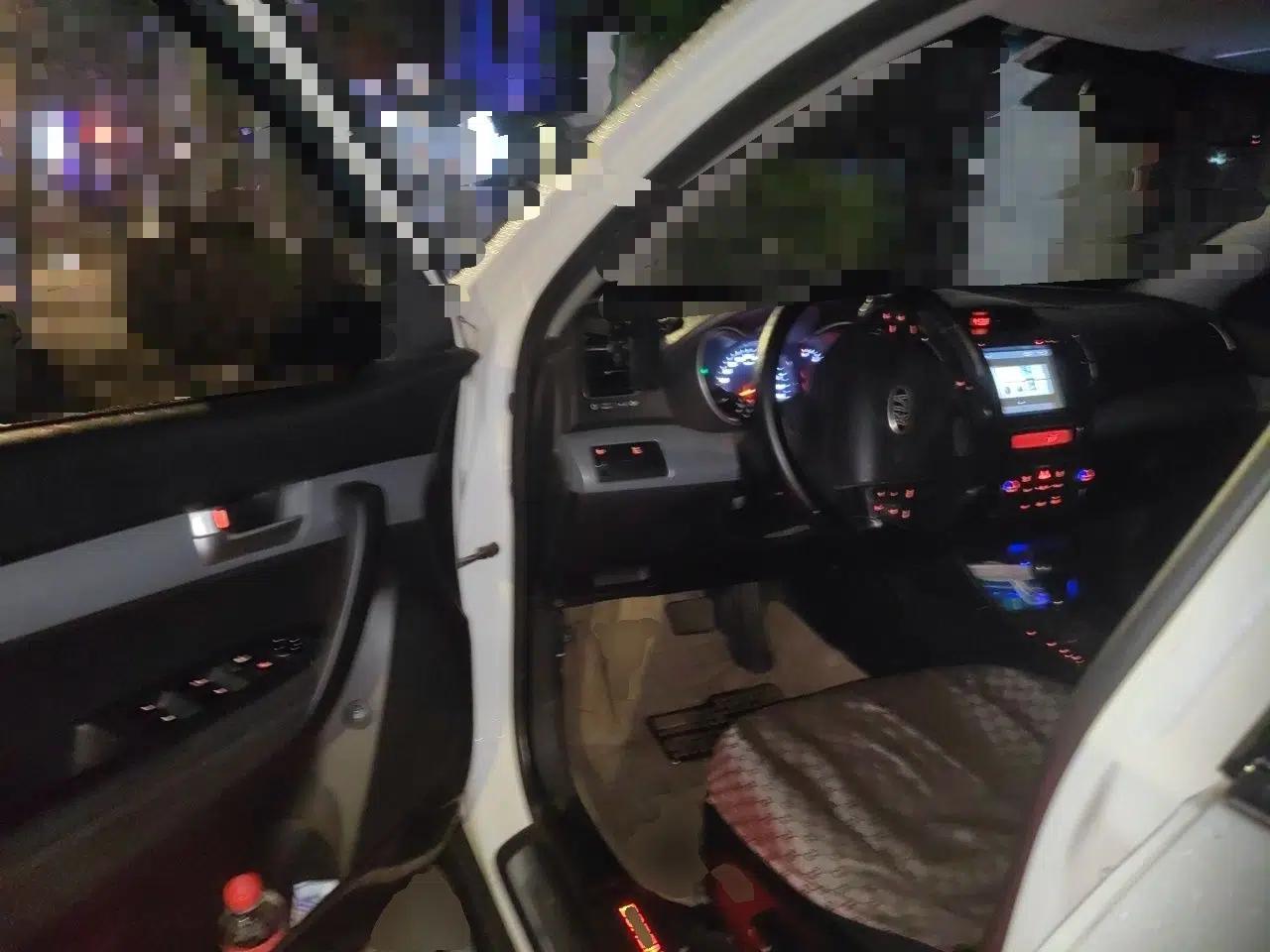 Kia Sorento 2013 2.4L 5-Seater Gasoline Comfort Edition — миниатюра 17