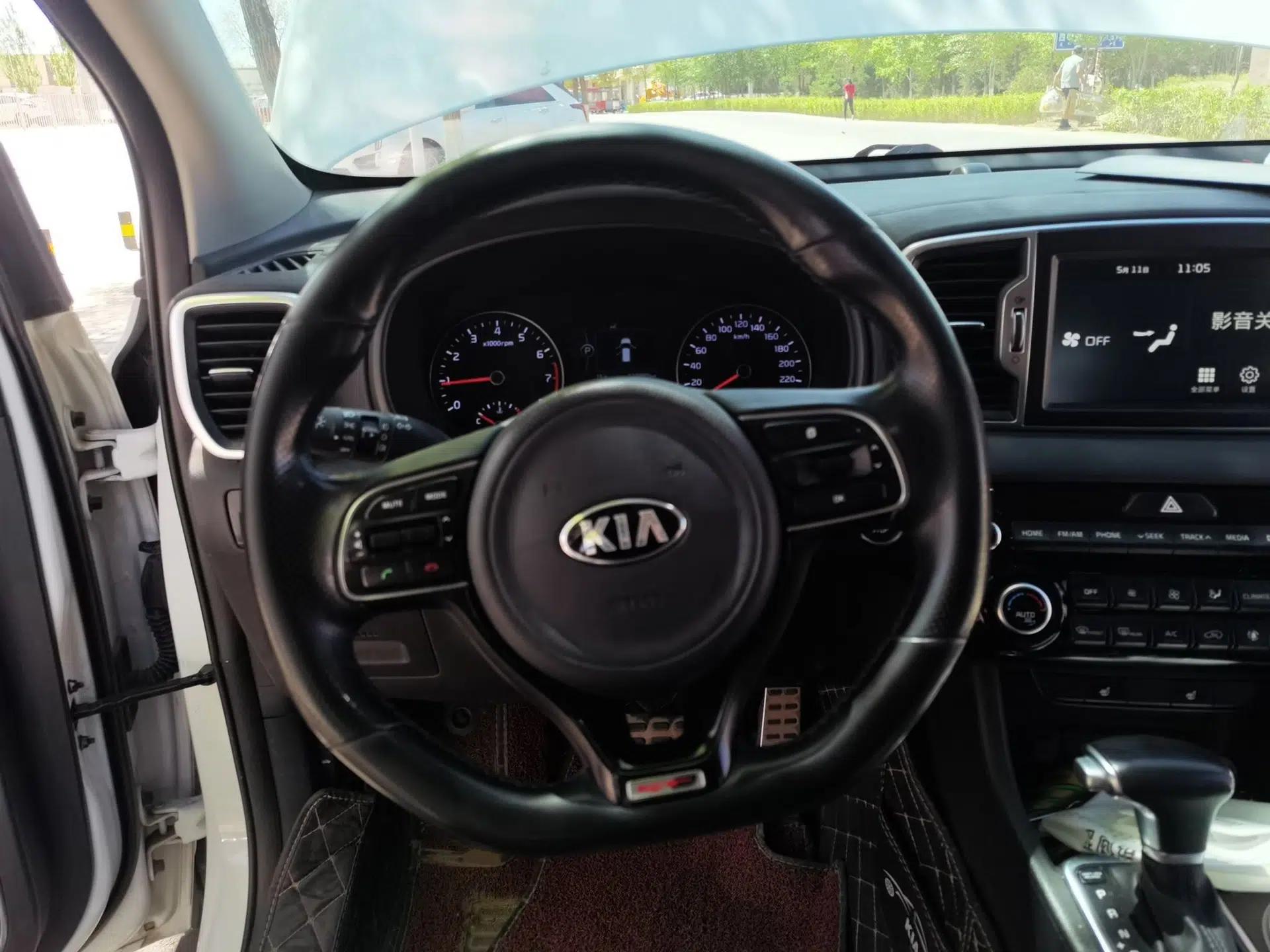 Kia KX5 2017 1.6T Automatic Two-Wheel Drive 15th Anniversary Special Edition DLX — миниатюра 11