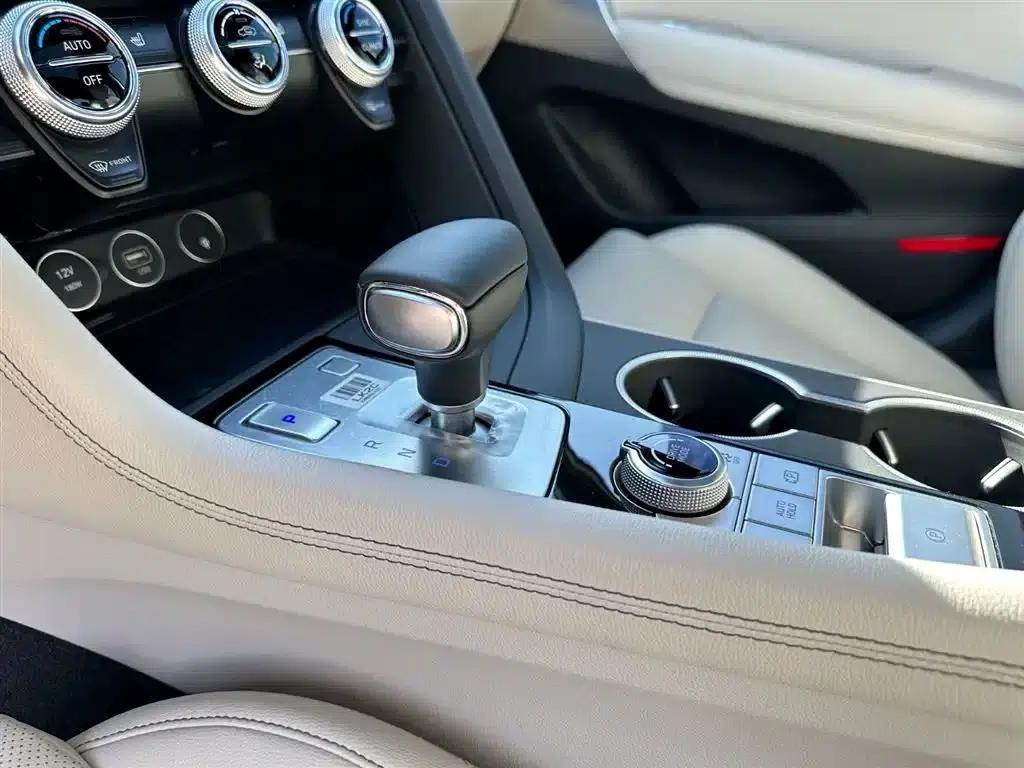 Genesis G70 2023 2.0T Rear-Wheel Drive Luxury Edition — миниатюра 14
