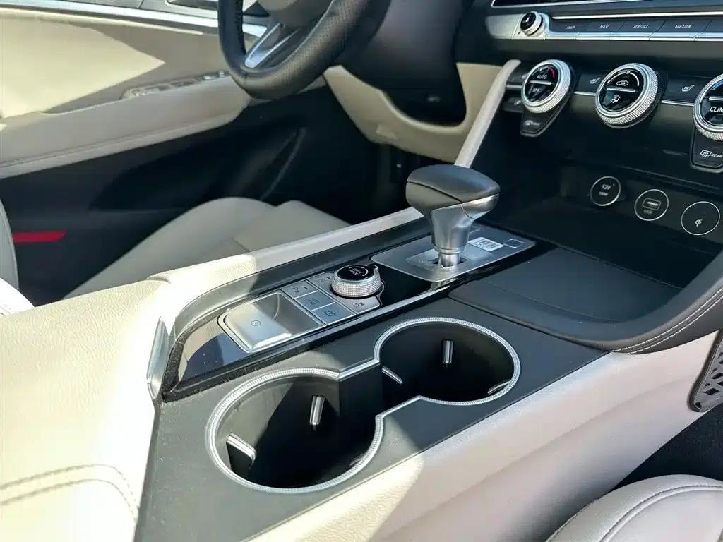 Genesis G70 2023 2.0T Rear-Wheel Drive Luxury Edition — миниатюра 17