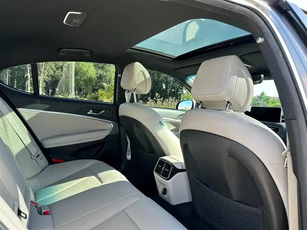 Genesis G70 2023 2.0T Rear-Wheel Drive Luxury Edition — миниатюра 19