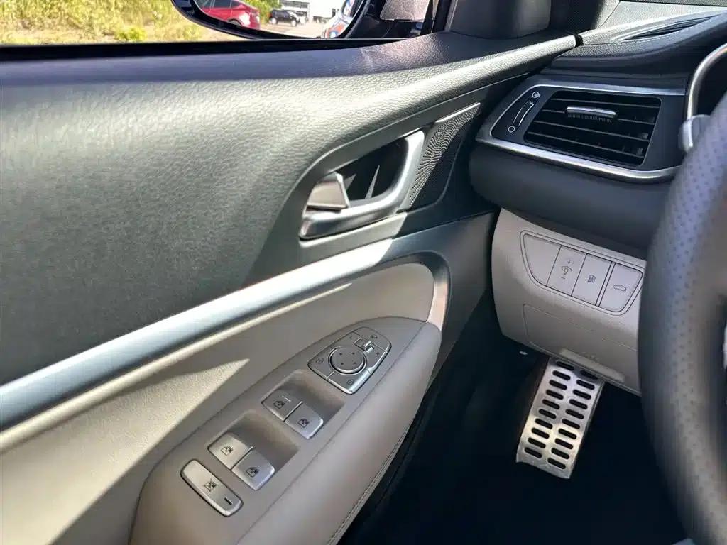 Genesis G70 2023 2.0T Rear-Wheel Drive Luxury Edition — миниатюра 22