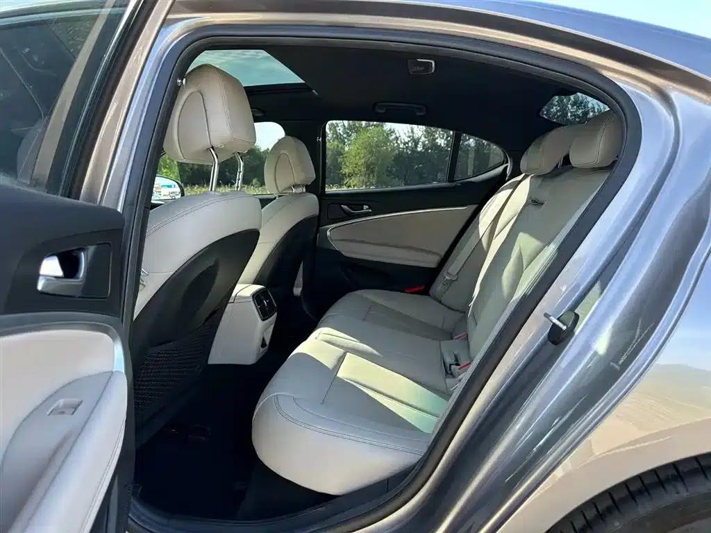 Genesis G70 2023 2.0T Rear-Wheel Drive Luxury Edition — миниатюра 9