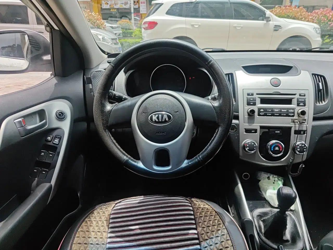 Kia Forte 2014 1.6L MT GL — миниатюра 11