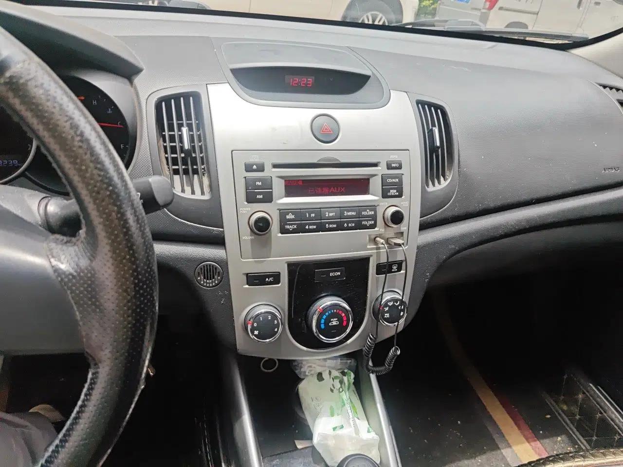 Kia Forte 2014 1.6L MT GL — миниатюра 14