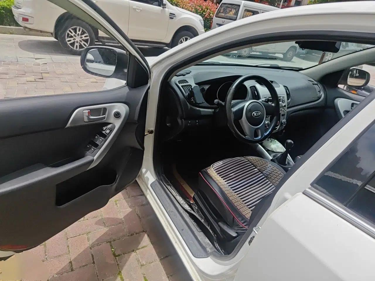 Kia Forte 2014 1.6L MT GL — миниатюра 17
