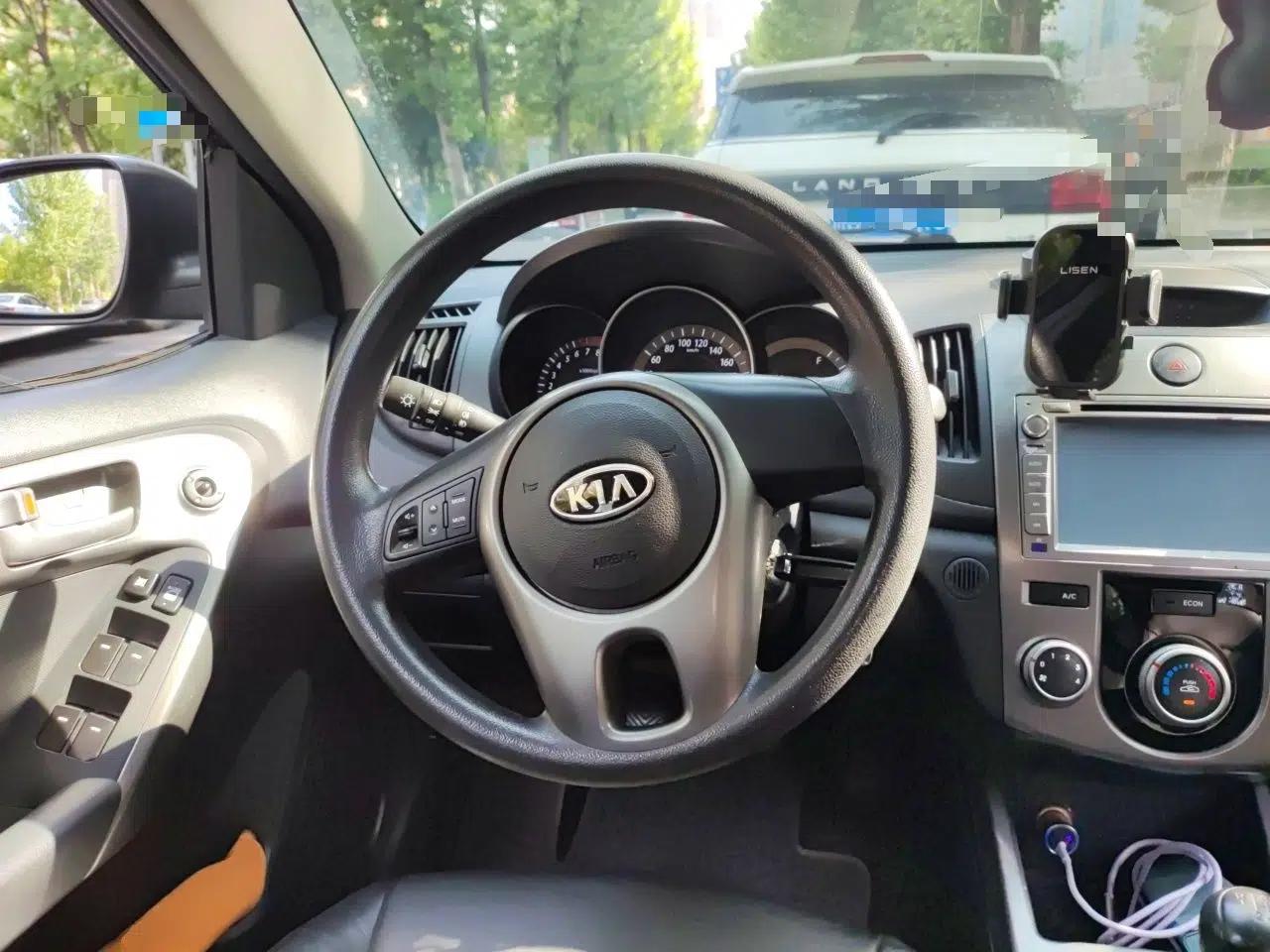 Kia Forte 2011 1.6L MT GL — миниатюра 11