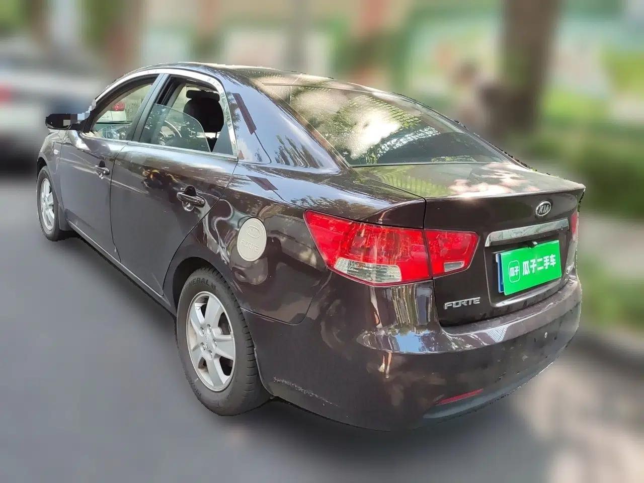 Kia Forte 2011 1.6L MT GL — миниатюра 4