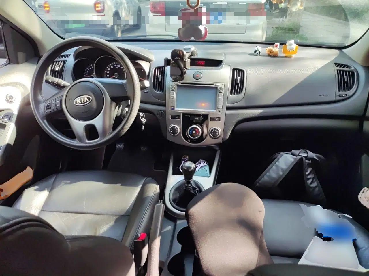 Kia Forte 2011 1.6L MT GL — миниатюра 10