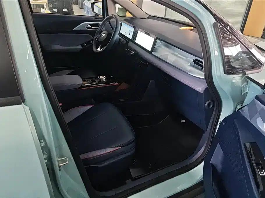 Geely Geometry E Firefly 2023 Model 401KM Thunder Tiger 5-Seater — миниатюра 8