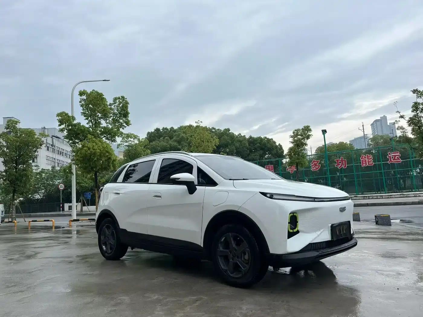 Geely Geometry E Firefly 2023 Model 320KM Cute Tiger 5-Seater — миниатюра 3