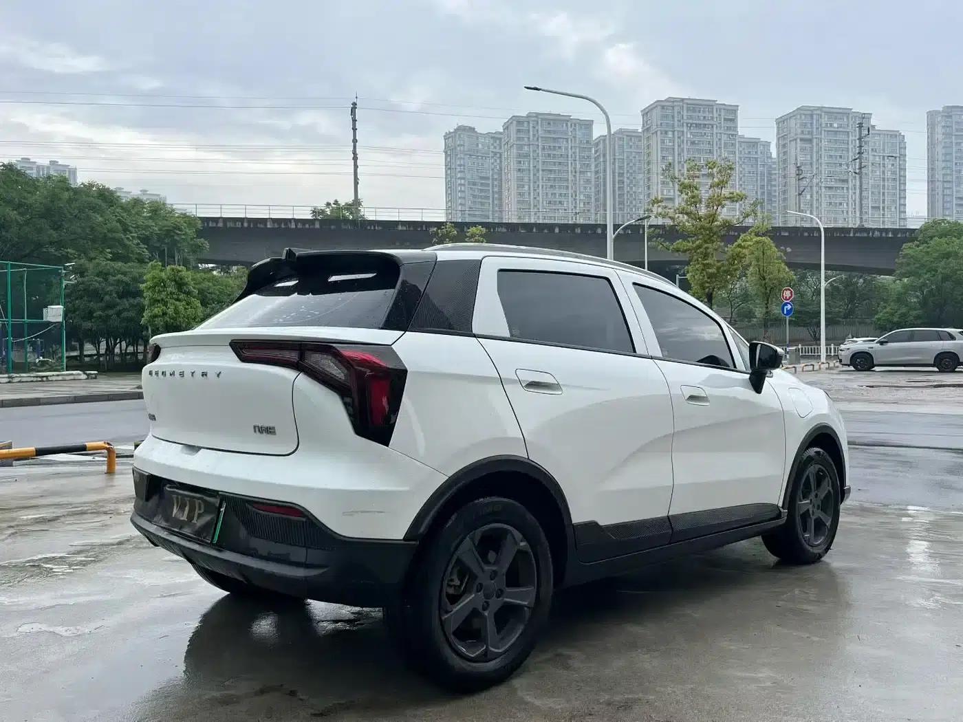 Geely Geometry E Firefly 2023 Model 320KM Cute Tiger 5-Seater — миниатюра 7