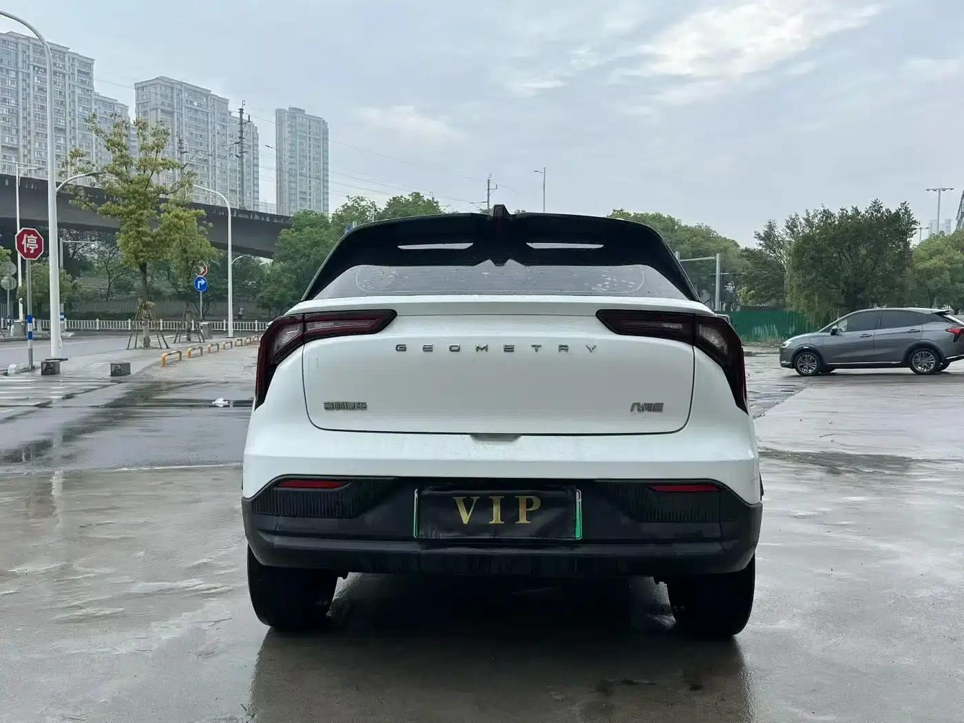 Geely Geometry E Firefly 2023 Model 320KM Cute Tiger 5-Seater — миниатюра 8