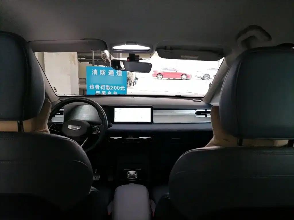 Geely Geometry E Firefly 2023 Model 320KM Cute Tiger 5-Seater — миниатюра 9