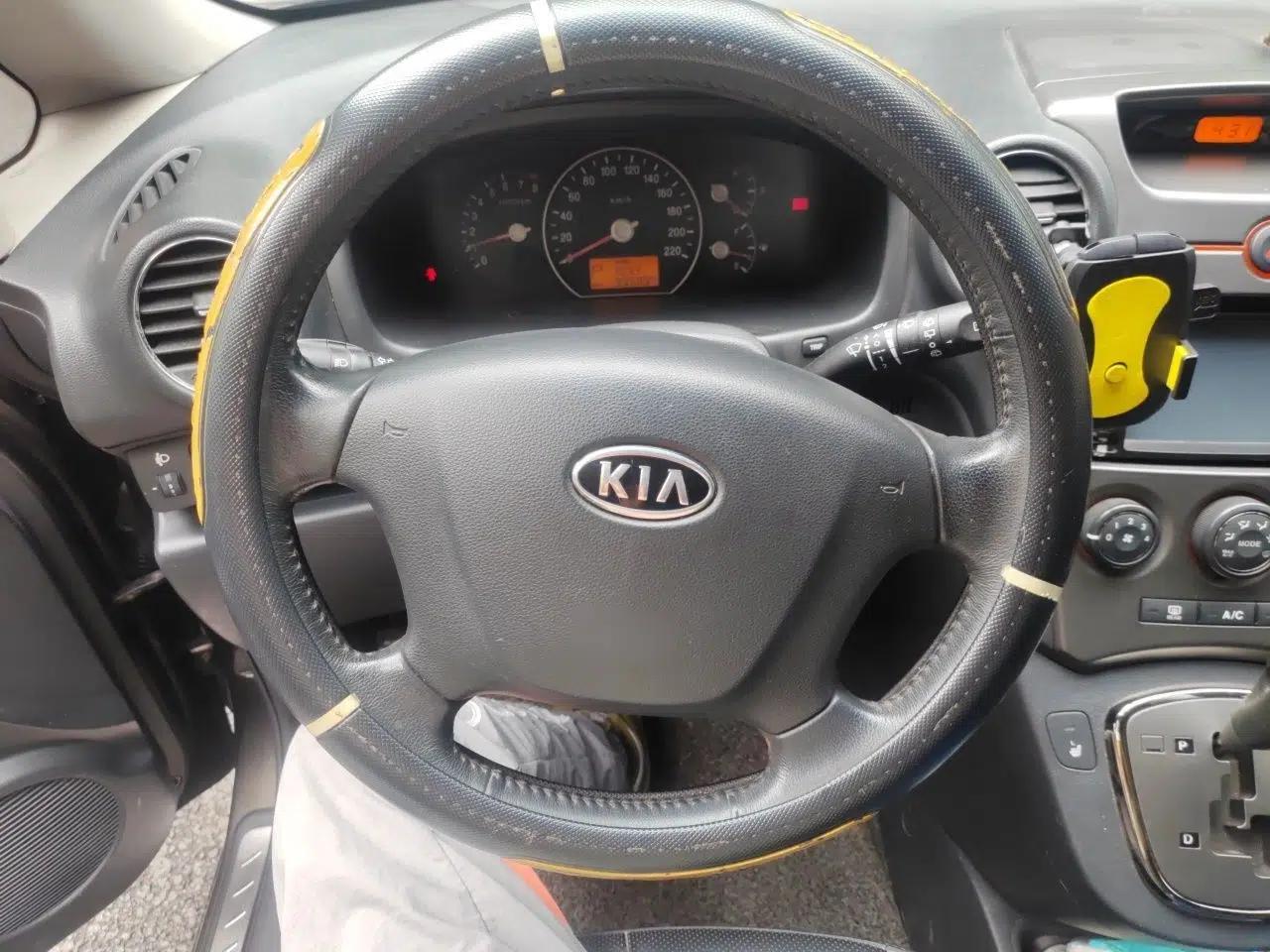 Kia Carens 2011 2.0L 7-Seater Automatic Comfort Edition — миниатюра 11