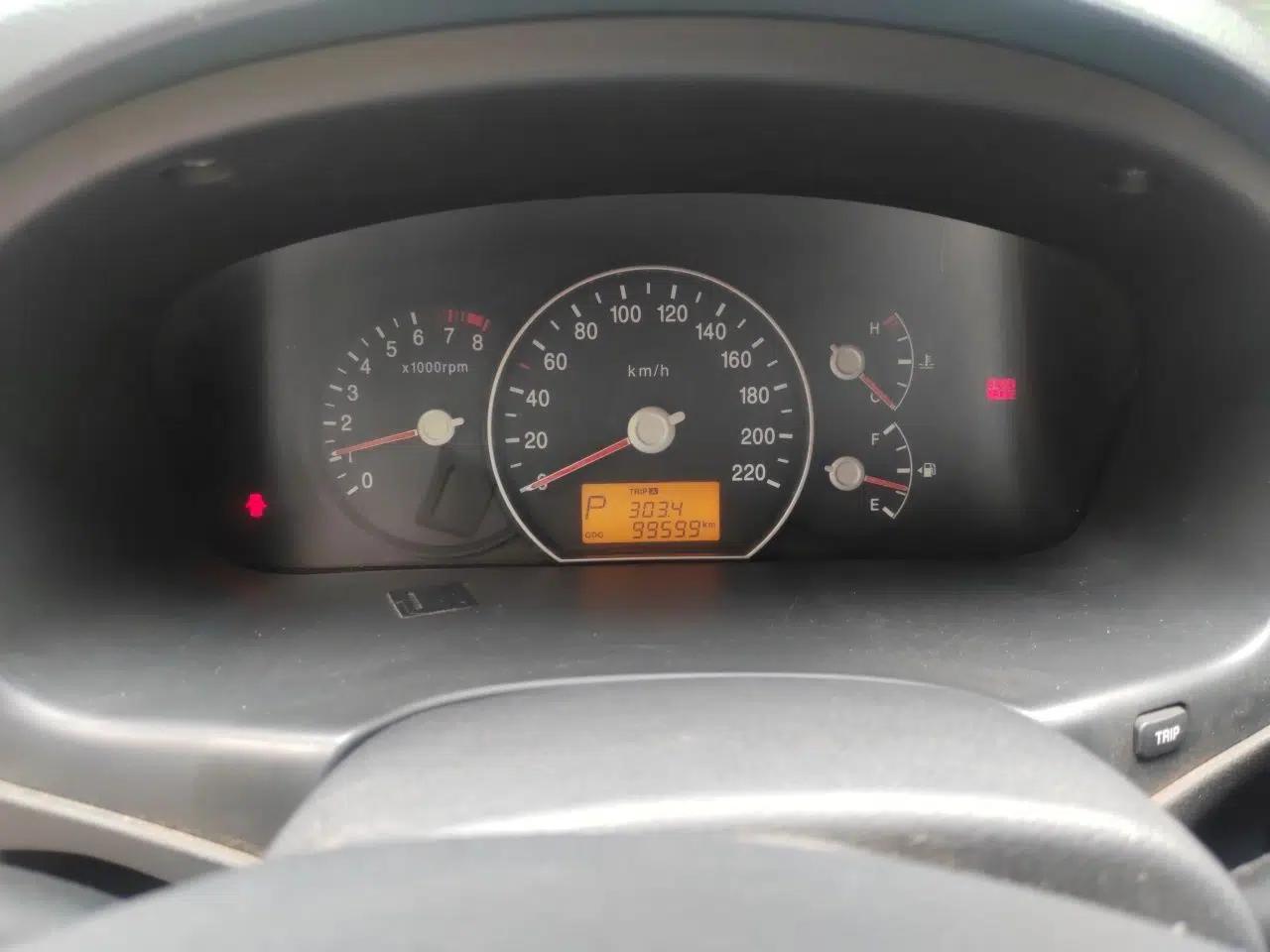 Kia Carens 2011 2.0L 7-Seater Automatic Comfort Edition — миниатюра 12