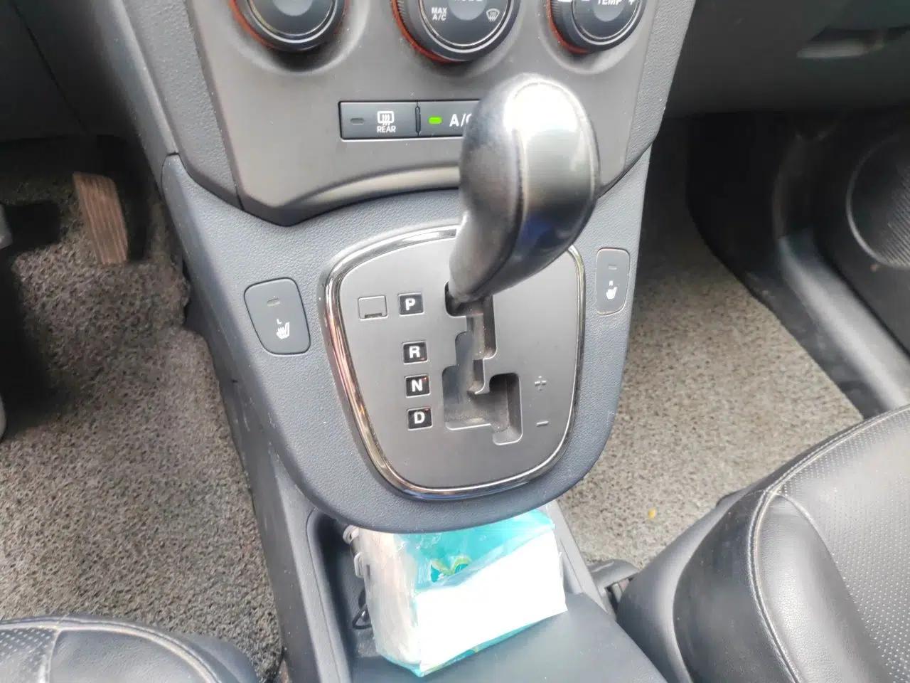 Kia Carens 2011 2.0L 7-Seater Automatic Comfort Edition — миниатюра 15