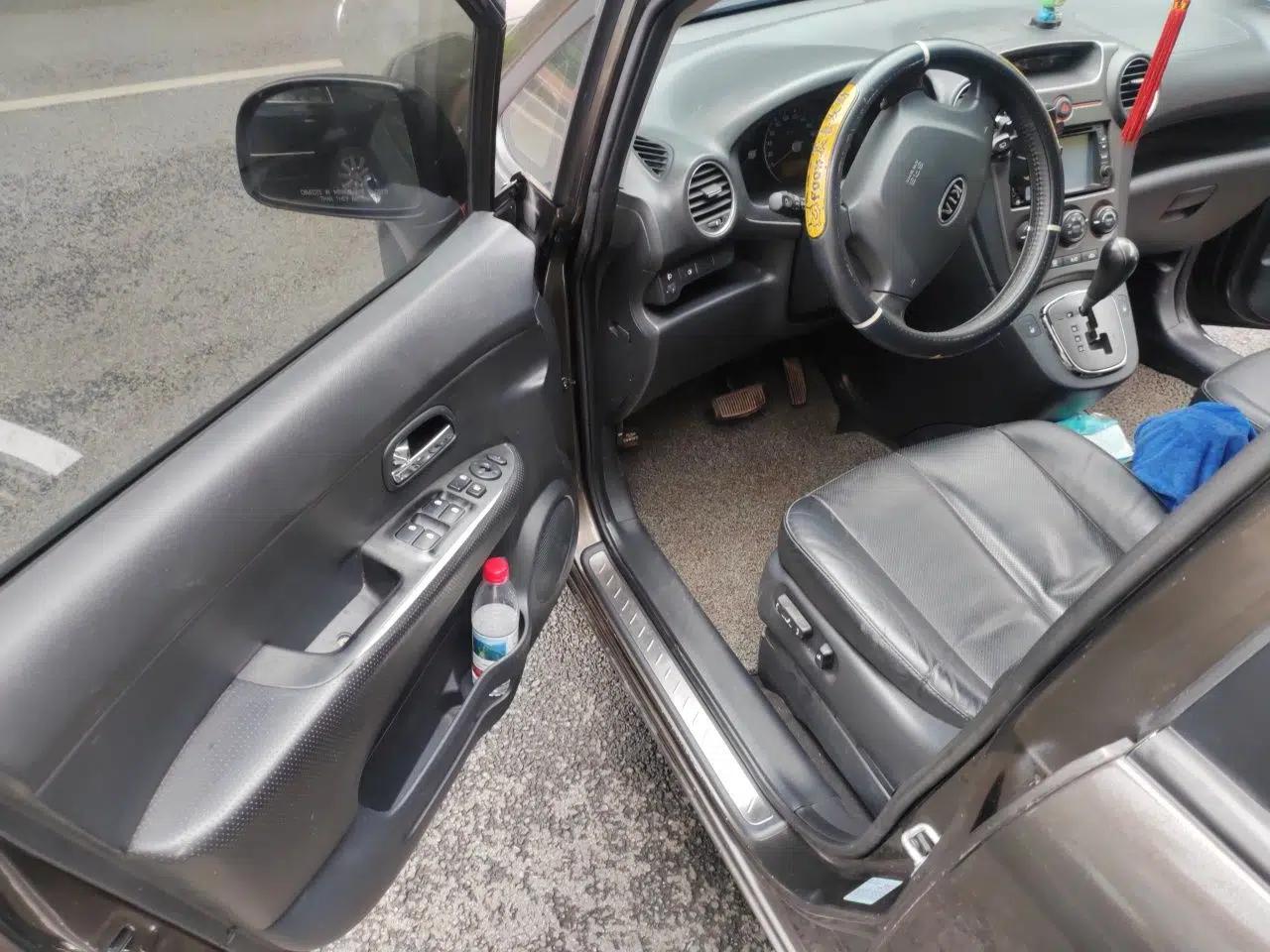 Kia Carens 2011 2.0L 7-Seater Automatic Comfort Edition — миниатюра 17