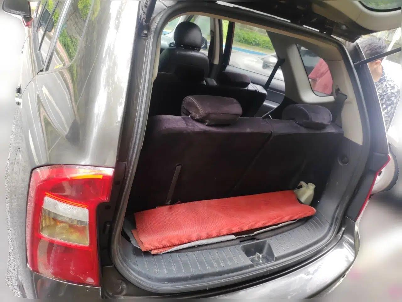 Kia Carens 2011 2.0L 7-Seater Automatic Comfort Edition — миниатюра 20