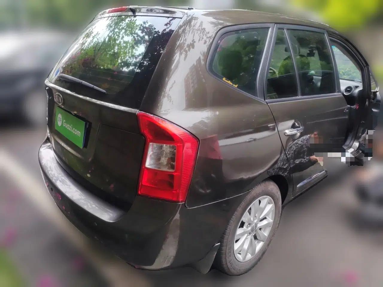 Kia Carens 2011 2.0L 7-Seater Automatic Comfort Edition — миниатюра 6