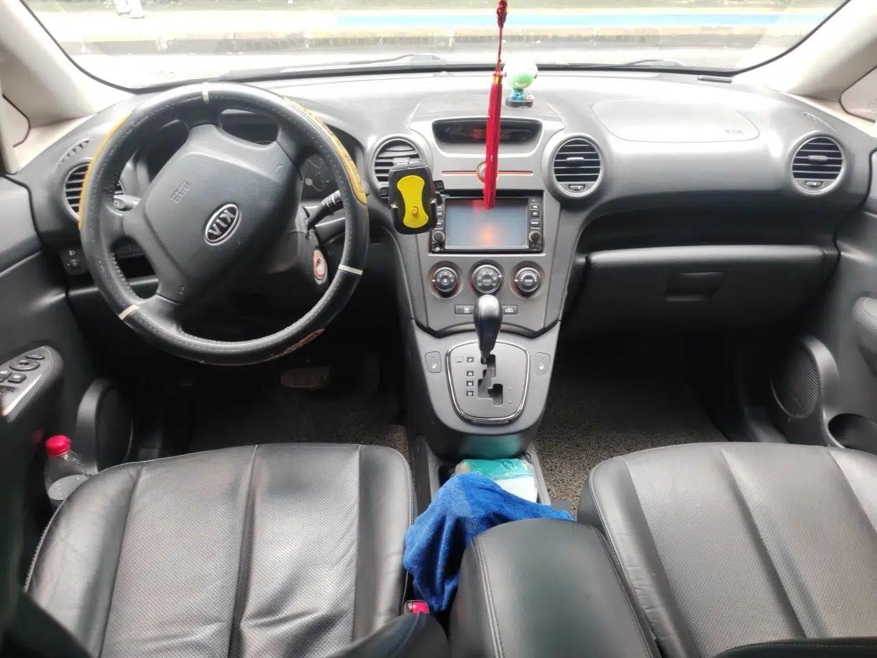 Kia Carens 2011 2.0L 7-Seater Automatic Comfort Edition — миниатюра 10