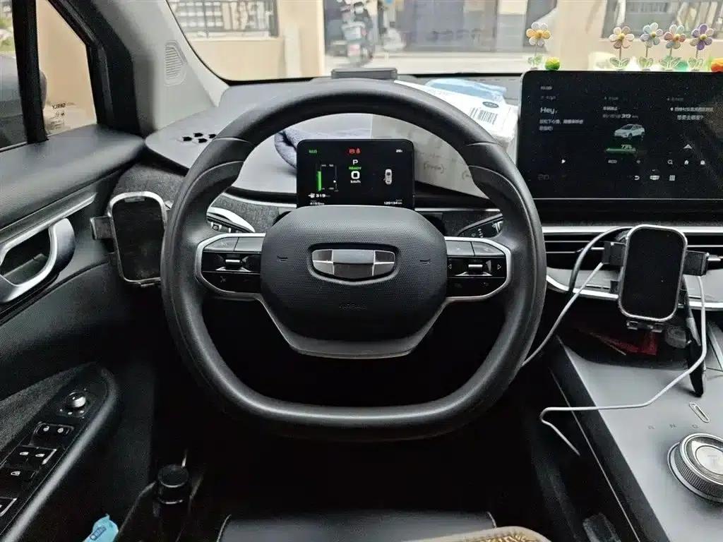 Geely Geometry C 2022 400KM Travel Edition — миниатюра 3