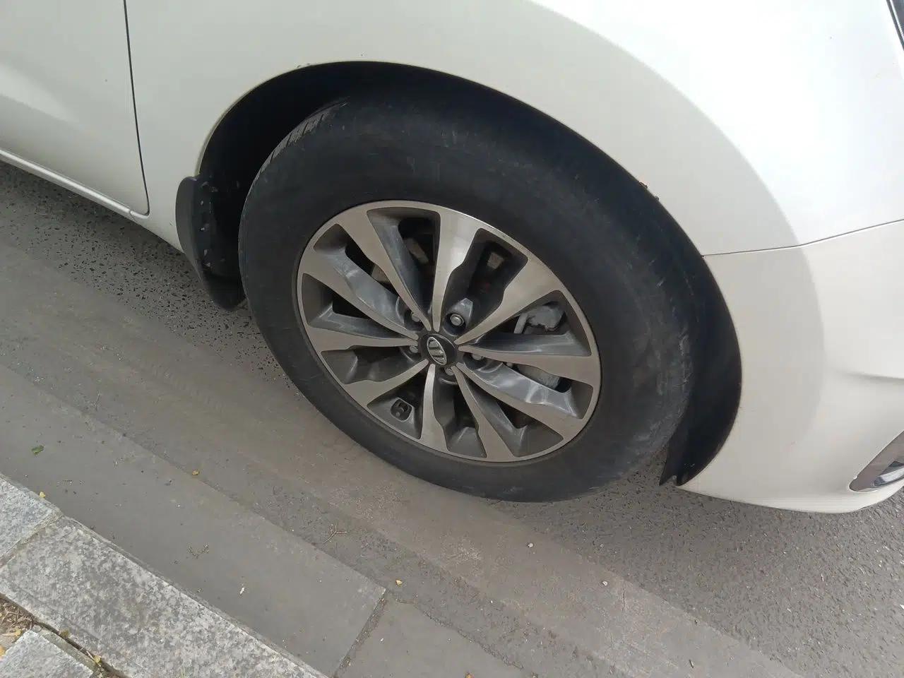 Kia Carnival 2015 2.2T Flagship Edition China IV Standard — миниатюра 8
