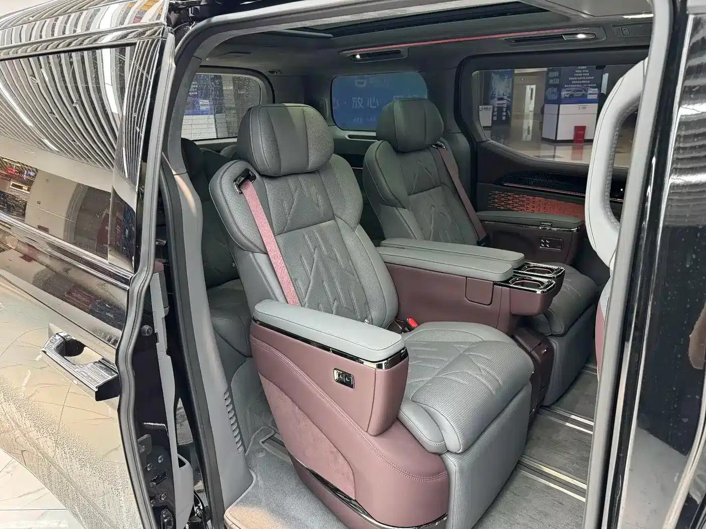 Jike 009 2024 Model Six-Seat Executive Edition AWD 108kWh — миниатюра 11