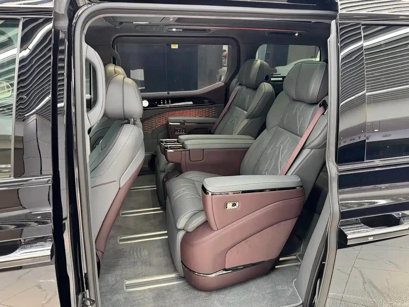 Jike 009 2024 Model Six-Seat Executive Edition AWD 108kWh — миниатюра 12