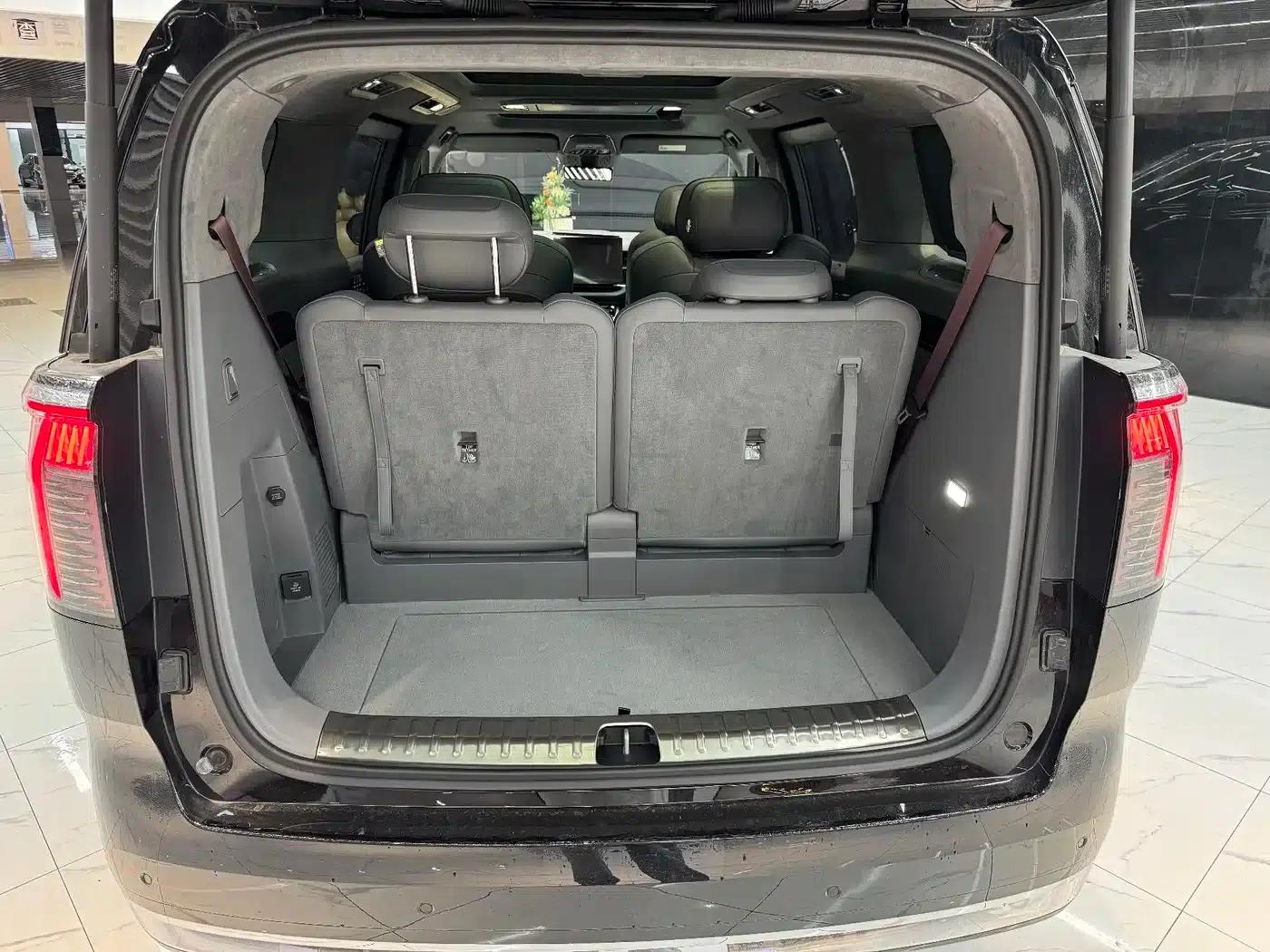 Jike 009 2024 Model Six-Seat Executive Edition AWD 108kWh — миниатюра 13