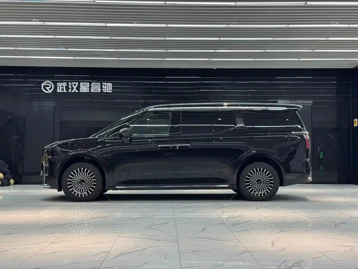 Jike 009 2024 Model Six-Seat Executive Edition AWD 108kWh — миниатюра 3