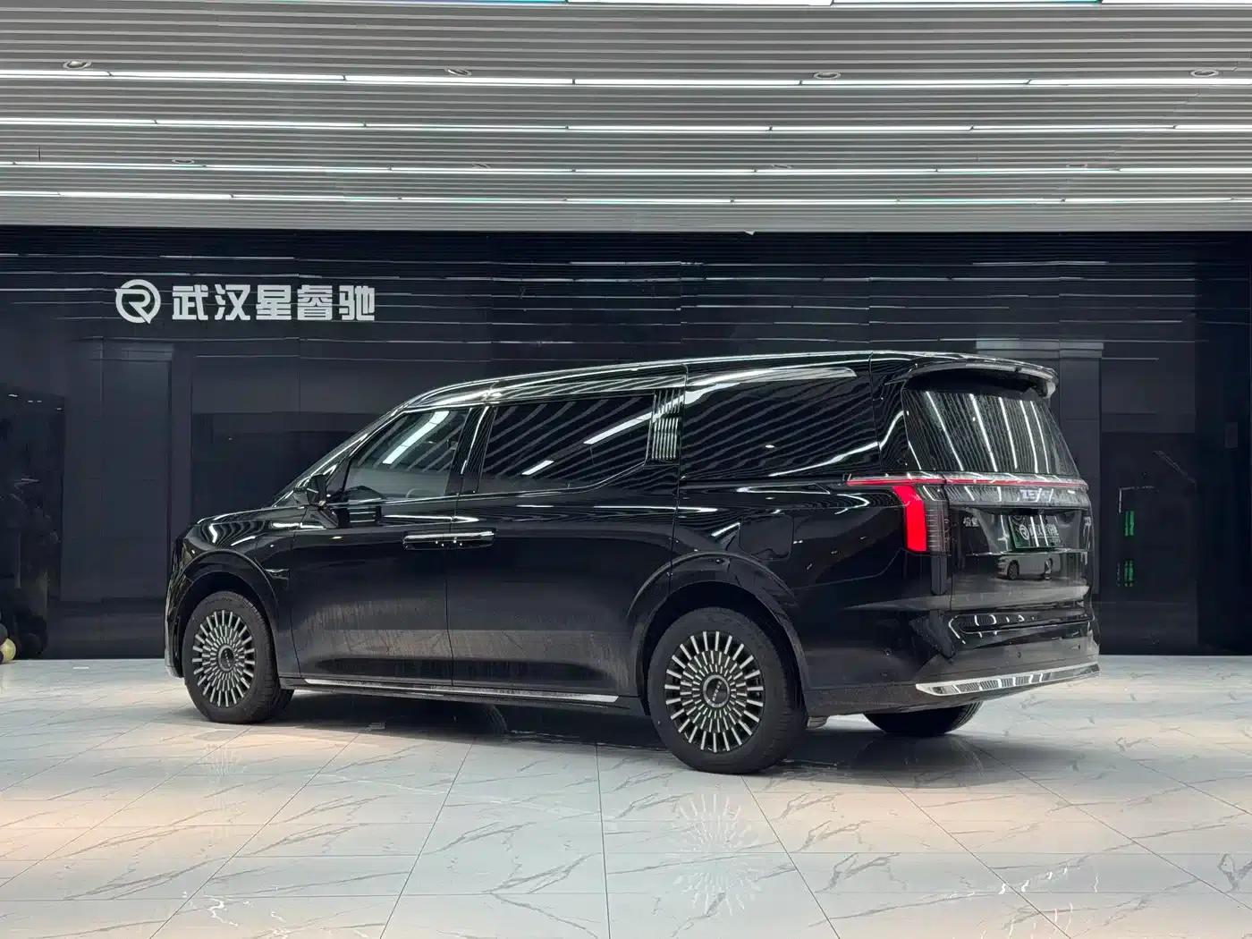 Jike 009 2024 Model Six-Seat Executive Edition AWD 108kWh — миниатюра 4