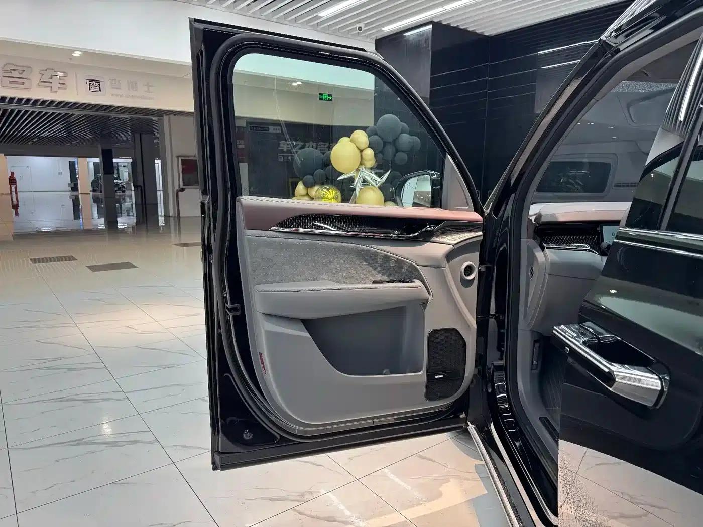 Jike 009 2024 Model Six-Seat Executive Edition AWD 108kWh — миниатюра 9
